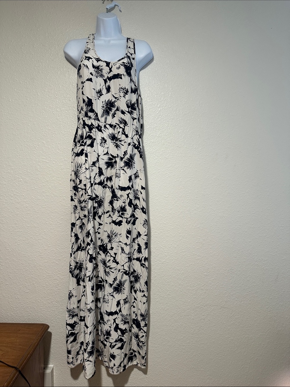 Sleeveless Black & White Floral Maxi dress
